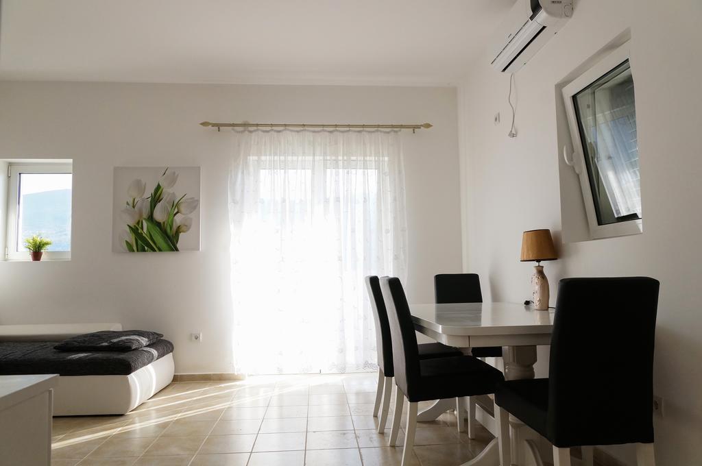 Apartment Begonia Of Kumbor Herceg Novi Exterior foto