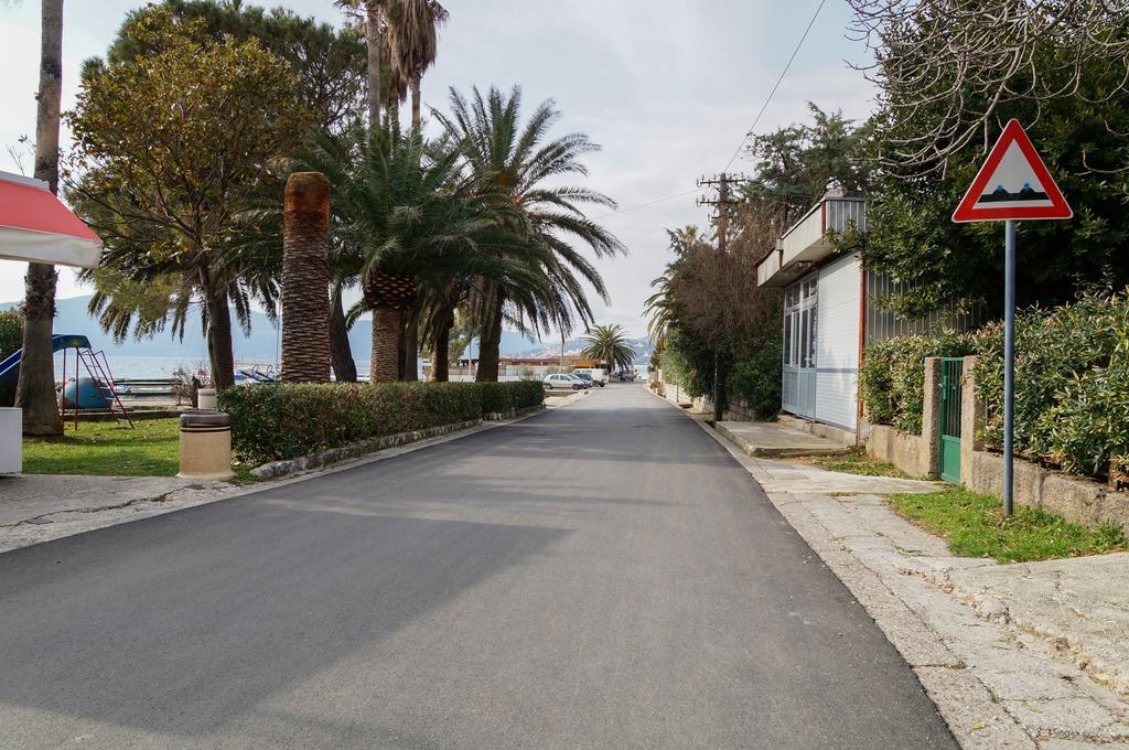 Apartment Begonia Of Kumbor Herceg Novi Exterior foto